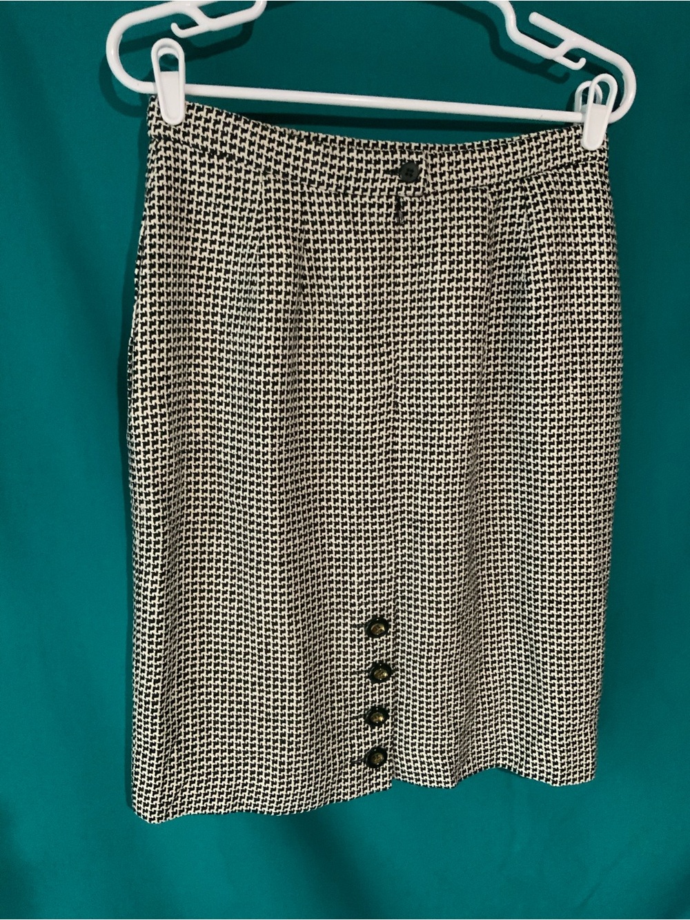 Carlisle 100% Silk Black and White Houndstooth Pencil Skirt